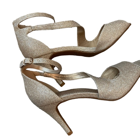 heels size 8  Box J - Picture 5 of 5